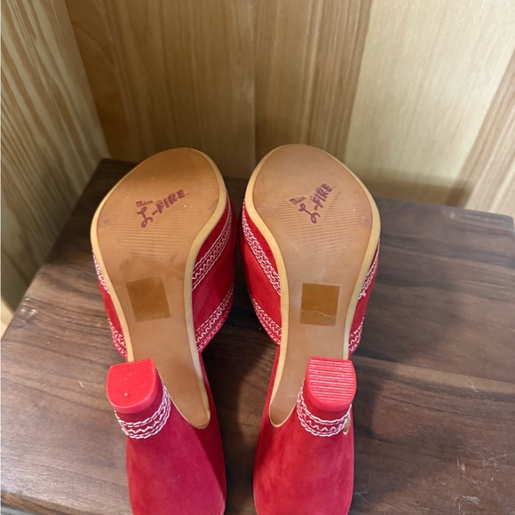 Miss L Fire Lola Red Suede Platform Heels with Bow - Picture 9 of 12